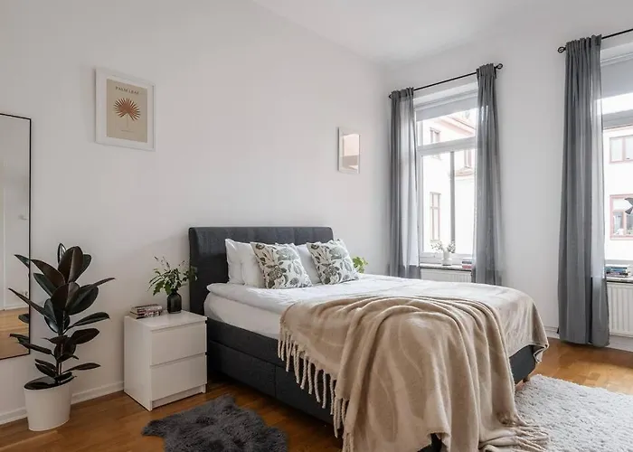 Large Central Gothenburg 2Bd Apt